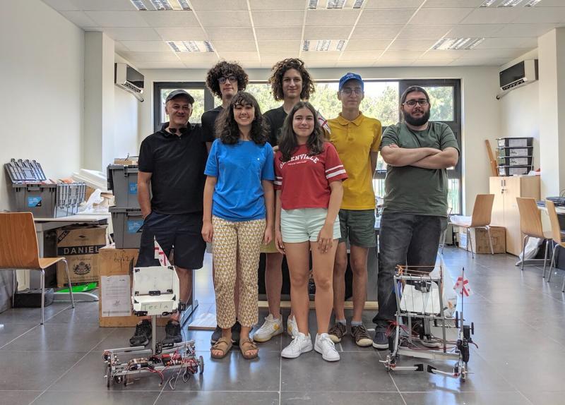 რობოტი "მზია", რომელიც კალათბურთს თამაშობს და აზიდვებს აკეთებს - ქართველი მოსწავლეები კონკურს First Global-ისთვის ემზადებიან