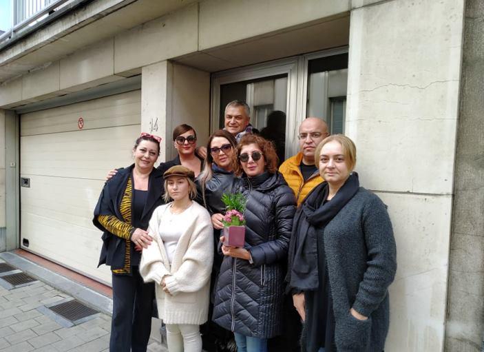 ქართველმა ემიგრანტებმა ანტვერპენში გია ყანჩელის სახლთან ყვავილები მიიტანეს