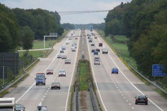 რა ხდება ავტობანზე, სადაც ავტომანქანა დაიწვა