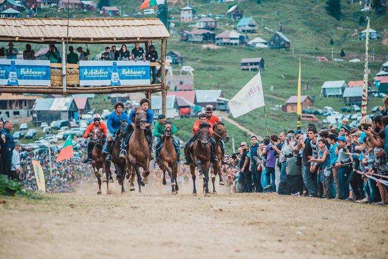 წყაროს წყალი "ბახმაროს" ორგანიზებით, კურორტი ბახმარო ტრადიციულ დოღს უმასპინძლებს
