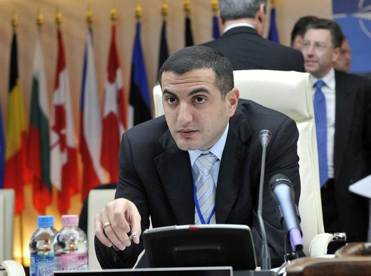 დავით კეზერაშვილი "მეგობრებთან ერთად" ტელევიზიას ქმნის