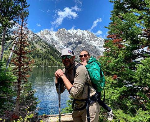 ქალი ვერ დადის, კაცი ვერაფერს ხედავს, თუმცა ერთად მთები გადაიარეს