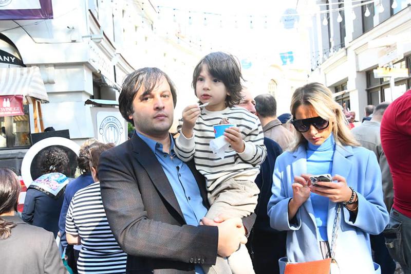 ირაკლი კობახიძე ღვინის ფესტივალზე ოჯახთან ერთად მივიდა - ფოტოები შარდენიდან