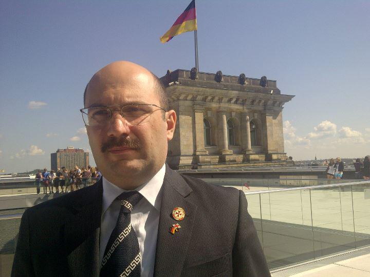 "იმედის" გენდირექტორის მოადგილე ჟურნალისტებს პასუხობს - რას ამბობს ნიკა ლალიაშვილი ფილმზე, რომელსაც კრიტიკა მოჰყვა