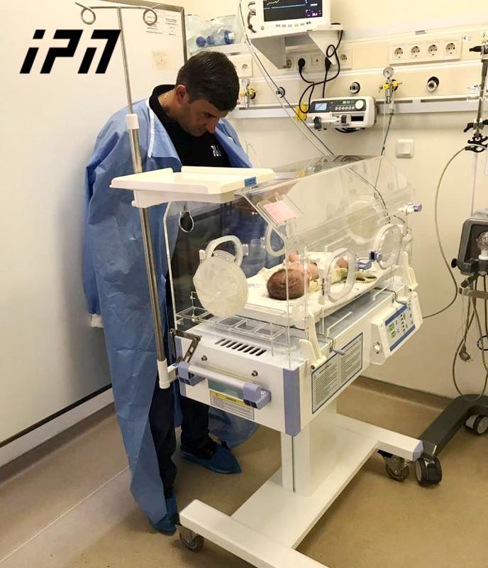 "გავიხადე ტანსაცმელი და შიშველ მკერდში ჩავიხუტე, რომ გამეთბო" - რას ყვება პოლიციელი, რომელმაც გურიაში დედისგან მიტოვებული ჩვილი გადაარჩინა