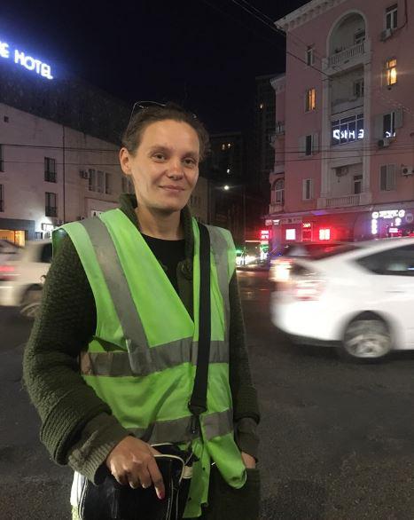 "დღეში 15 ლარამდე გამომდის" - მარტოხელა დედა თბილისში "სტაიანშიკად" მუშაობს