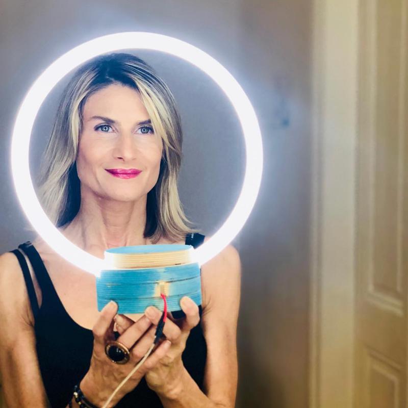 "მინდოდა ქალიშვილი მყოლოდა... ესაა აუხდენელი ოცნება" - თეონა თავართქილაძე ოჯახზე, ახალ საქმესა და იდეალური ფორმის საიდუმლოზე