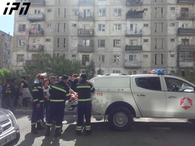 "იყო კიბის უჯრედის მეორე და მესამე სართულის ჩამოშლის საშიშროება" - რა ვითარებაა დღეს ვარკეთილის კორპუსში, საიდანაც გუშინ მოსახლეობის ევაკუაცია განხორციელდა