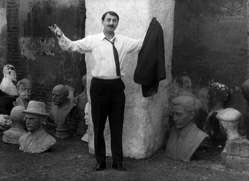 "დილა რომ თენდებოდა, გურამი ნახევარ თბილისს დაურეკავდა და მოიკითხავდა..." - როგორ იხსენებს შვილიშვილი ყველასთვის საყვარელ "ლორთქიას"