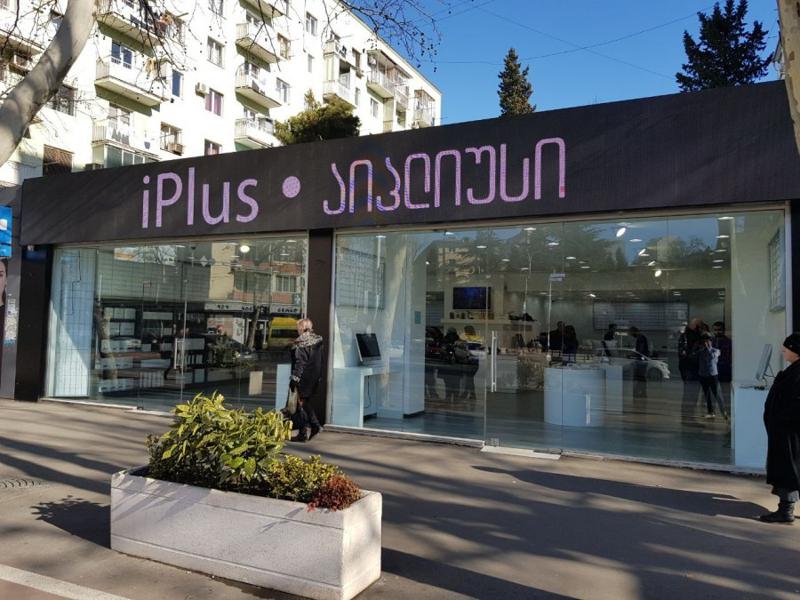 პეკინზე, "აი პლიუსის" მაღაზიაში მძარცველები შეიჭრნენ - კადრები შემთხვევის ადგილიდან