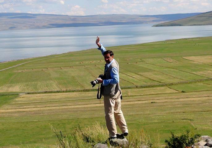 "სასტუმროდან გამოყარა ჩემი მეუღლე, ძიძა და 3 წლის ტყუპი გოგონა" - რა შეემთხვა პროფესორ ბუბა კუდავას ოჯახს ყაზბეგში და რას პასუხობს მეპატრონე