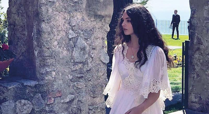 მონიკა ბელუჩის ულამაზესი შვილი დედის ტრადიციას აგრძელებს - დევა კასელი Dolce & Gabbana-სთვის პოზირებს