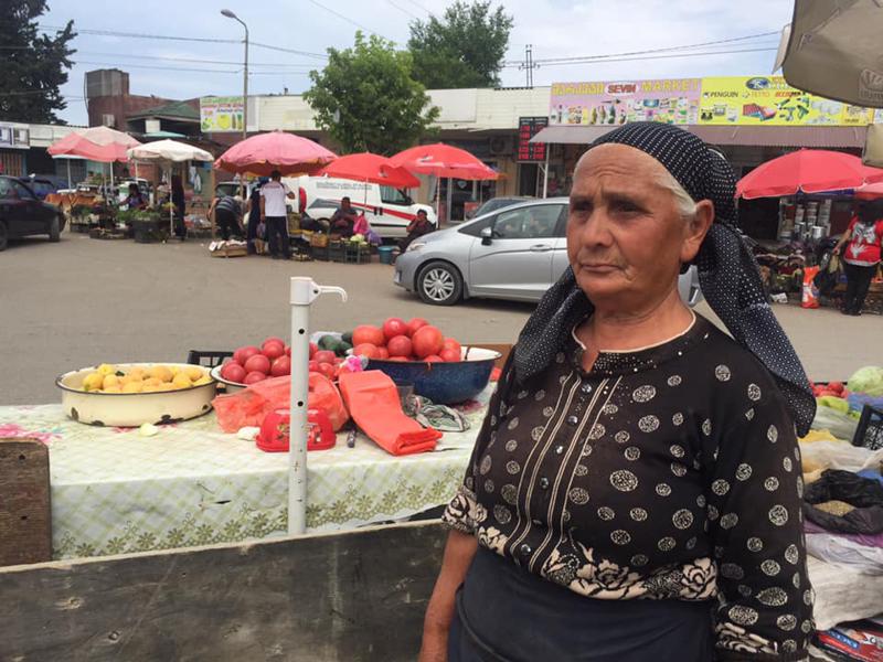 "ბავშვობა და ახალგაზრდობა მამას, ძმებს, ქმარს და მის შვილებს ვუვლიდი..." - 71 წლის ქალის უმძიმესი ისტორია, რომელსაც გარდაცვლილი ქმრის დამლაგებლის სტატუსი აქვს