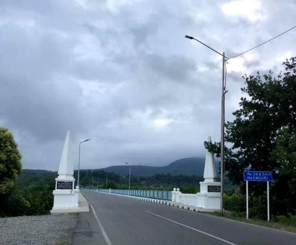 "ერთი ტრაგედიაა, როცა ოჯახის წევრი დაგეღუპება, მეორე ტრაგედია - მას რომ ვერ დაიტირებ..." - აფხაზურმა მხარემ ენგურის ხიდი ჩაკეტა