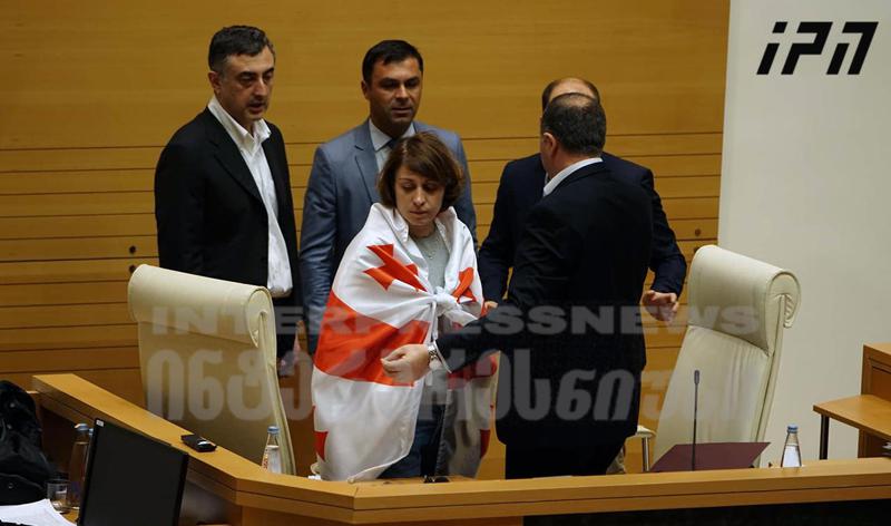 "შევაჭრათ და დავახუროთ... უნდა გამოვათრიოთ ეგ ღორი" - როგორ დაგეგმეს 1 წლის წინ "ევროპული საქართველოს" წევრებმა გავრილოვის გამოსვლისას პარლამენტში შეჭრა