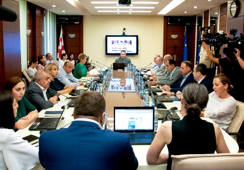 ნეპოტიზმი, გარიგებები და "უკვდავი კლანი" - მორიგი სკანდალები მოსამართლეების შერჩევის პროცესში