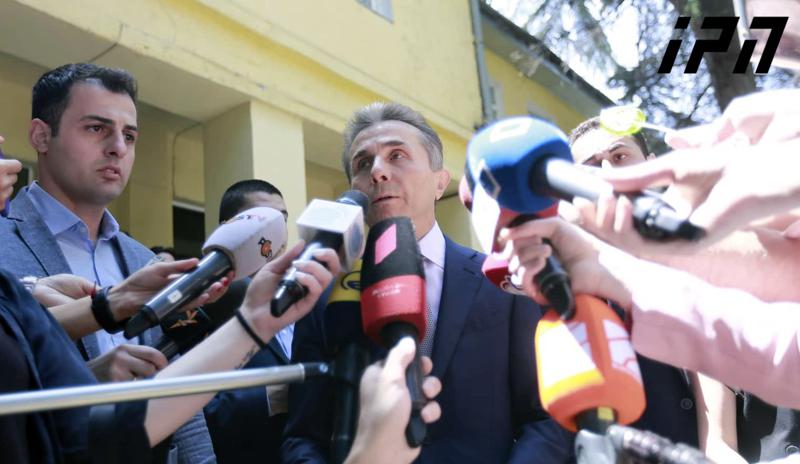 ბიძინა ივანიშვილი: "მეორე ტურის ალბათობა ორ ოლქშია"