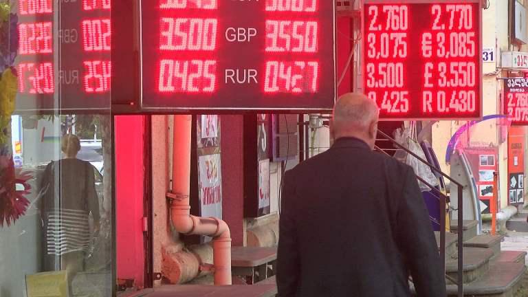 1 დოლარი ბანკებში 2,8 ლარი ღირს - რა ფაქტორები აუფასურებს ეროვნულ ვალუტას?