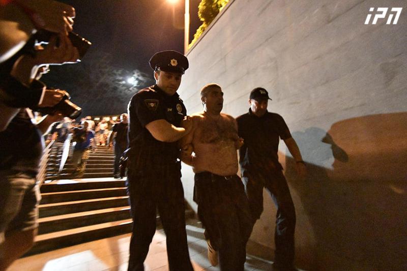 მთავრობის ადმინისტრაციასთან დაკავებულთაგან 21 პირი ხელწერილით გაათავისუფლეს, 7 იზოლატორში რჩება