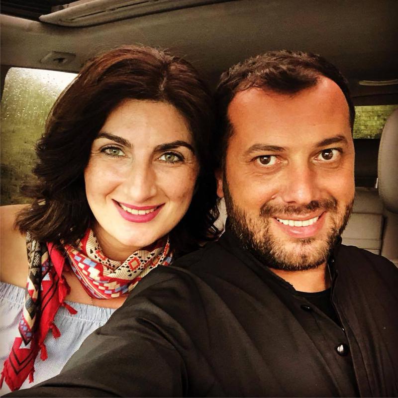 "მშობლები მეხმარებოდნენ... ძიძის ყოლის საშუალება არ გვქონდა" - რატომ "აწვალებდა" პეტრე კოლხს ცოლი და როგორია 6 შვილის დედობა