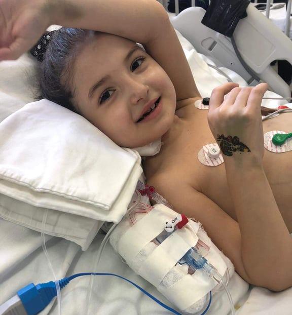 "შენ შეგიძლია ჩემი შვილის სიცოცხლის გადარჩენა..." - 6 წლის ნია გოგუას ოპერაციისთვის, ოჯახმა 200 ათასი დოლარი უნდა შეაგროვოს