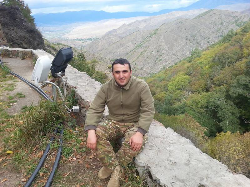 ვინ იყო 33 წლის სამხედრო, რომელიც საკუთარ ბინაში გარდაცვლილი იპოვეს