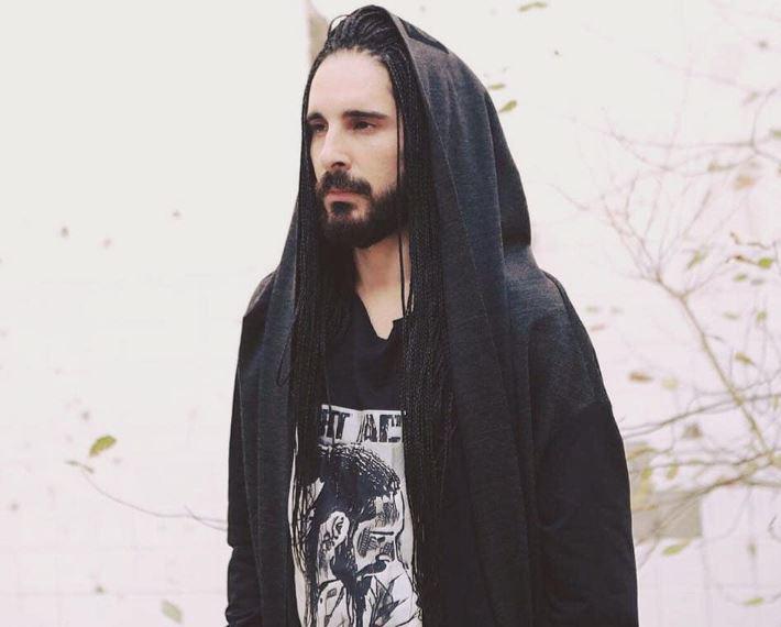 "როცა თა­ნა­ტო­ლე­ბი მა­მე­ბით ტრა­ბა­ხობ­დნენ, მეც მინ­დო­და, რა­ღა­ც მეთქვა და ის­ტო­რი­ებს ვი­გო­ნებ­დი..." - ახალგაზრდა მომღერლის რთული გზა წარმატებამდე