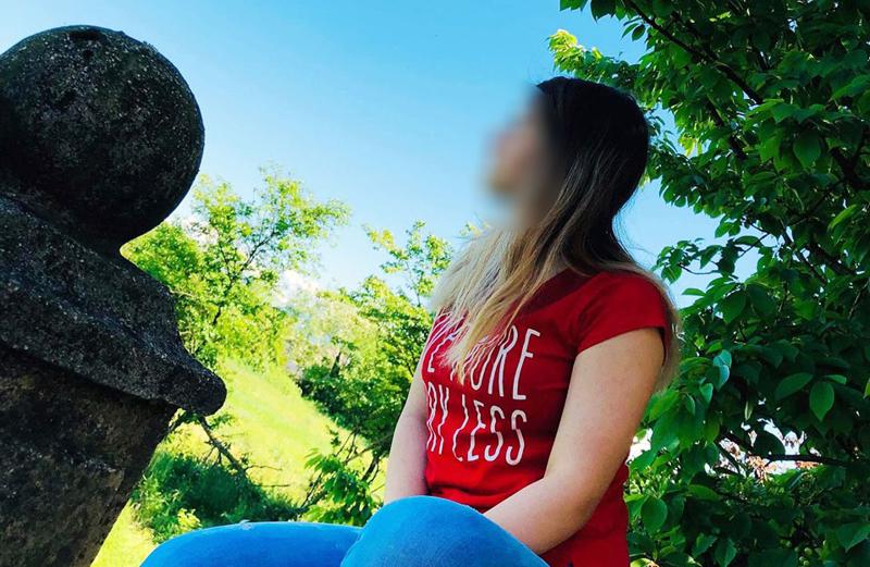 "კარგი დედა იყო, მეუღლესთანაც არ ჰქონია პრობლემა"  - რას ამბობენ ახლობლები 16 წლის გოგონაზე, რომელიც შვილის მკვლელობაშია ბრალდებული