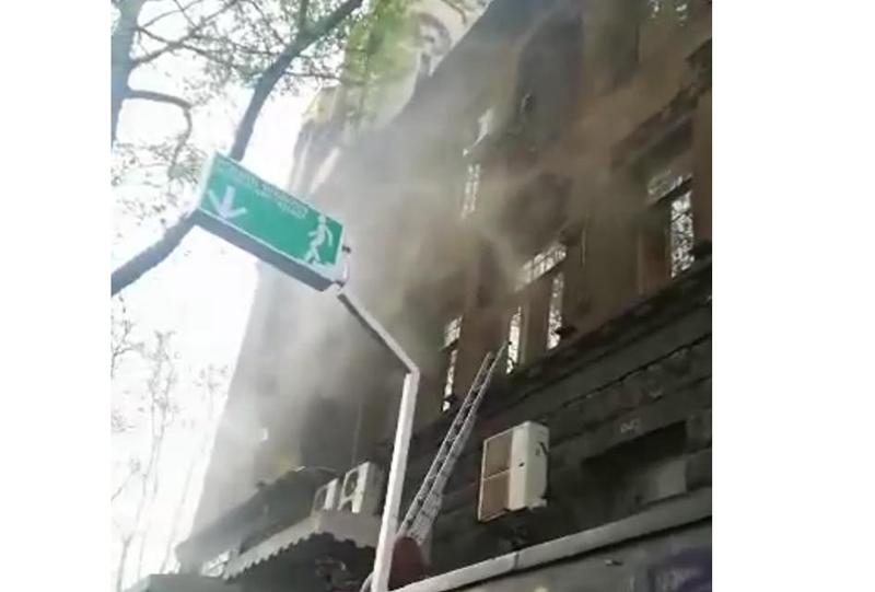 რუსთაველზე, "ხინკლის სახლში" ხანძარია