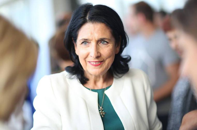 პრეზიდენტის ადმინისტრაცია - სალომე ზურაბიშვილი პატიმრებს საშობაოდ შეიწყალებს