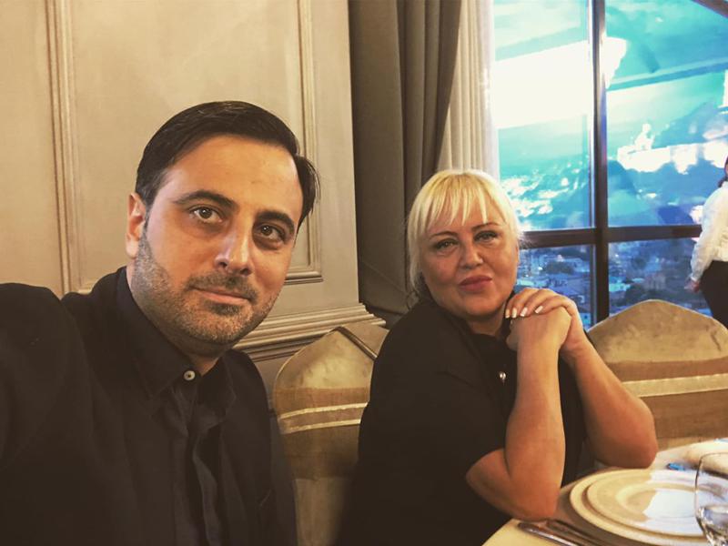 "ხათუნას დილითვე ვკითხე და არც ახსოვდა ამ კომპანიების არსებობა" - რა ხარვეზი უპოვეს ზურა ხაჩიძეს ქონებრივ დეკლარაციაში და რას პასუხობს მომღერალი კვლევას?