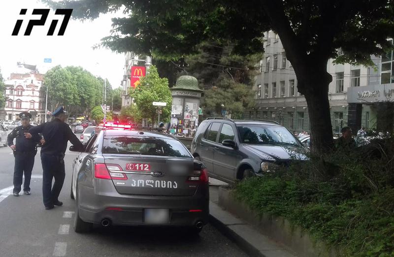 51-ე სკოლასთან მოსწავლის დაჭრა არ დასტურდება - რას ჰყვება მასწავლებელი მოზარდების ჩხუბის მიზეზებზე