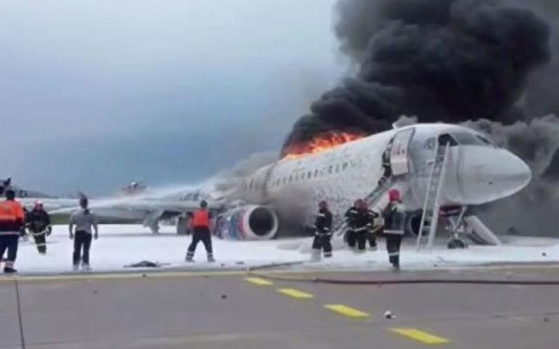 "რომ არა ეს ადამიანები, მსხვერპლი გაცილებით მეტი იქნებოდა" - რას ყვებიან მოსკოვის აეროპორტში ავიაკატასტროფას გადარჩენილი მგზავრები