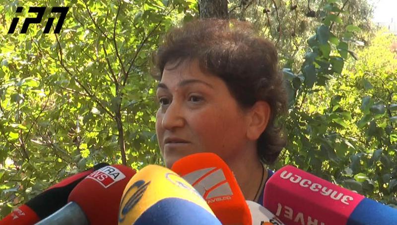 ჩემმა შვილმა პოლიციელები, რომლებიც მომიტინგეებს შეეძლოთ დაეშავებინათ, დაპირისპირების ადგილს გაარიდა - დაკავებული კახა ღავთაძის დედა