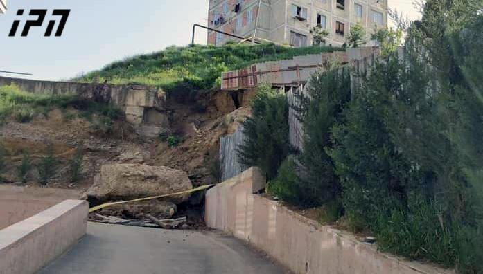 გურამიშვილზე, მშენებლობის გამო, მიწის მასა ჩამოიშალა - მიმდებარე კორპუსიდან მოსახლეობის ევაკუაცია გახდა საჭირო