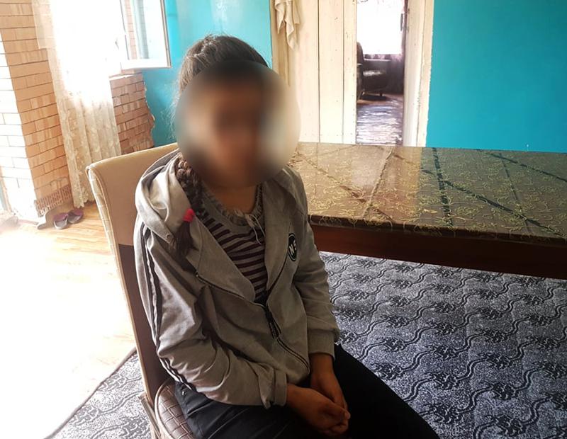 "ძლიერი მუცლის ტკივილი დაეწყო, ბრმა ნაწლავი გვეგონა" - რას ამბობს სკოლის დირექტორი 16 წლის ლაგოდეხელ მოზარდზე, რომელმაც ბავშვი გააჩინა