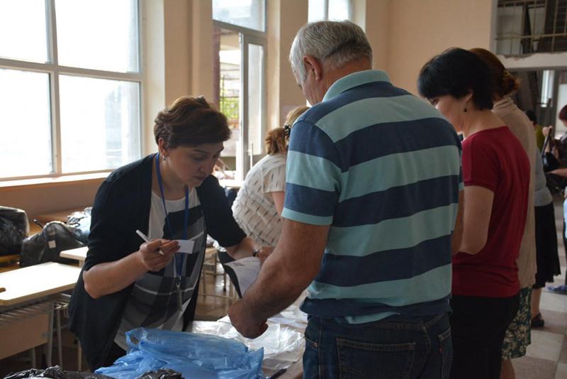 მასწავლებელი გამოცდაზე არაფხიზელ მდგომარეობაში მივიდა - გამოცდებიდან 3 აპლიკანტი მოიხსნა