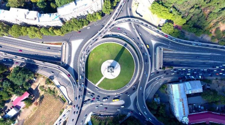 გმირთა მოედნის რეაბილიტაციაზე მერია 4 მლნ ლარს დახარჯავს - რა იგეგმება თბილისის ცენტრში