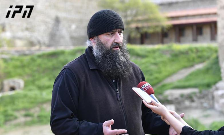 დავით გარეჯის არქიმანდრიტი - აზერბაიჯანი სამი უზარმაზარი ბულდოზერით მუშაობს, რას აკეთებს ჩვენი სახელმწიფო?