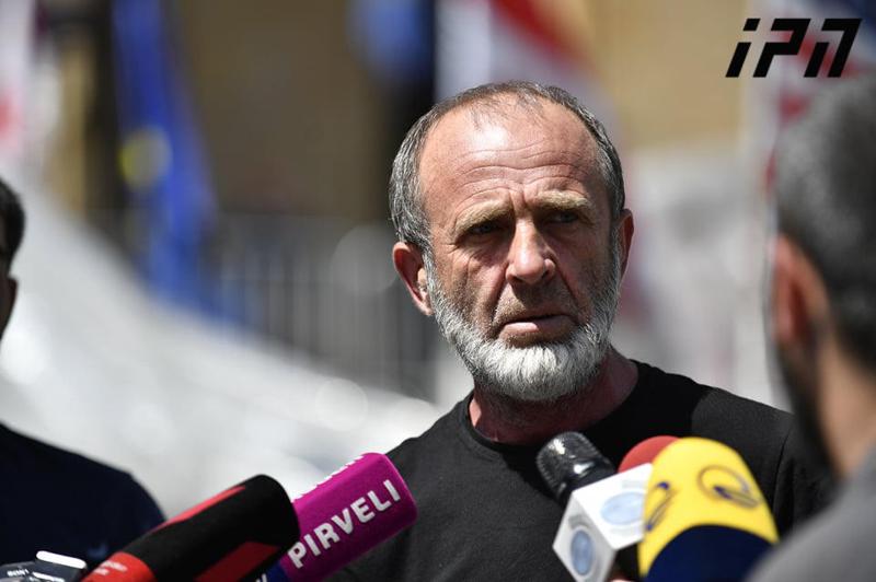 რუსთაველზე დაკავებული მალხაზ მაჩალიკაშვილი ზაჰესის დროებითი მოთავსების იზოლატორშია - ადვოკატი