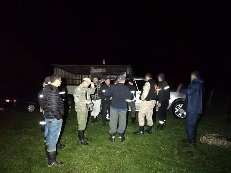 "დანარჩენი ახალგაზრდები დაკითხვაზე არიან პოლიციაში" - მაშველები მდინარეში ჩავარდნილი 16 წლის გოგოს ძებნას აგრძელებენ