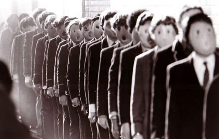 სისტემას არ სჭირდება მოაზროვნეები, ის ქმნის მორჩილებს, რომლებიც ეგუებიან რეჟიმებს - რატომ გვაჩვევენ ბავშვობიდან ავტორიტეტებს