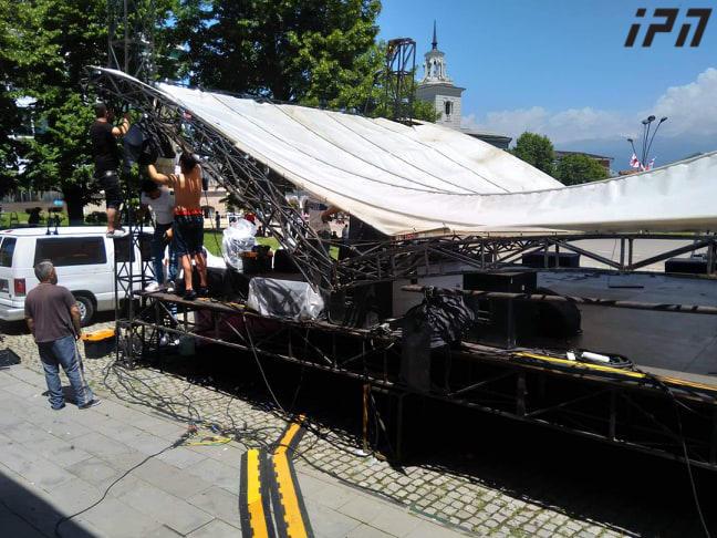 თელავში საზეიმო ღონისძიებებისთვის განკუთვნილი სცენა ჩაინგრა