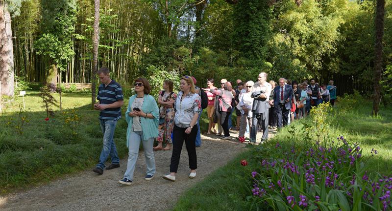 "რუსი გიდი ტურისტებს უყვებოდა, როგორ განდევნეს მთიდან ჩამოსულმა აფხაზებმა ძირძველი ქართველები" - აფხაზეთში  რუსი და აფხაზი "გიდების ომი" დაიწყო