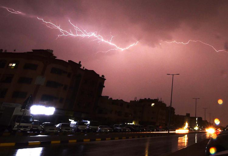 ხანმოკლე წვიმა ელჭექით - როგორი ამინდი იქნება საქართველოში უახლოესი დღეები