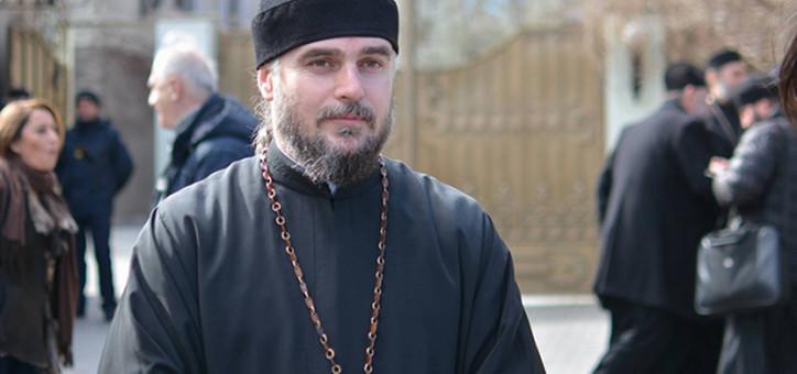 დეკანოზ შალვა კეკელიას თქმით, უკან მიაქვს სიტყვები, რომელიც სააღდგომო ლიტურგიაზე მრევლის დასწრებას ეხებოდა