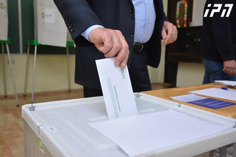 ემიგრანტებს არჩევნების მეორე ტურში ხმის მიცემის საშუალება ღამის 12 საათამდე ექნებათ, ავღანეთში კი კენჭისყრა 26 ნოემბერს ჩატარდება