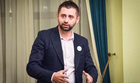 "უკრობორონპრომი“ მზადაა, გადაიხადოს 1 000 000 დოლარი გატაცებული ან ნადავლი თვითმფრინავისთვის" - რა მიმართვას ავრცელებს დავით არახამია?