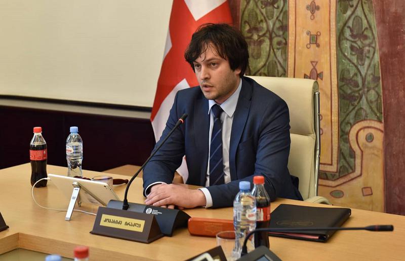 ირაკლი კობახიძე - გავრილოვი ჭიქით ხელში სურათის გადასაღებად ჩემთან თავად მოვიდა