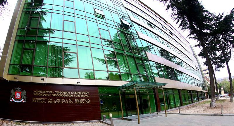 “პატიმარმა საპირფარეშოში, ორივე ხელზე მიიყენა თვითდაზიანება - დაწესებულებაში ჩაუტარდა პირველადი სამედიცინო დახმარება და გადაყვანილია სამოქალაქო სექტორის კლინიკაში“ - პენიტენციური სამსახური